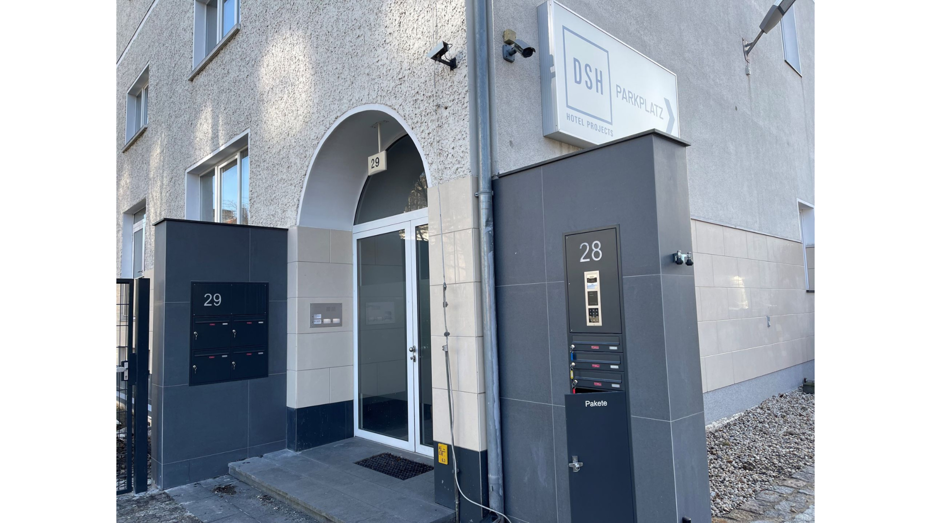 Die neue Toranlage der DSH GmbH Die neue Toranlage der DSH GmbH