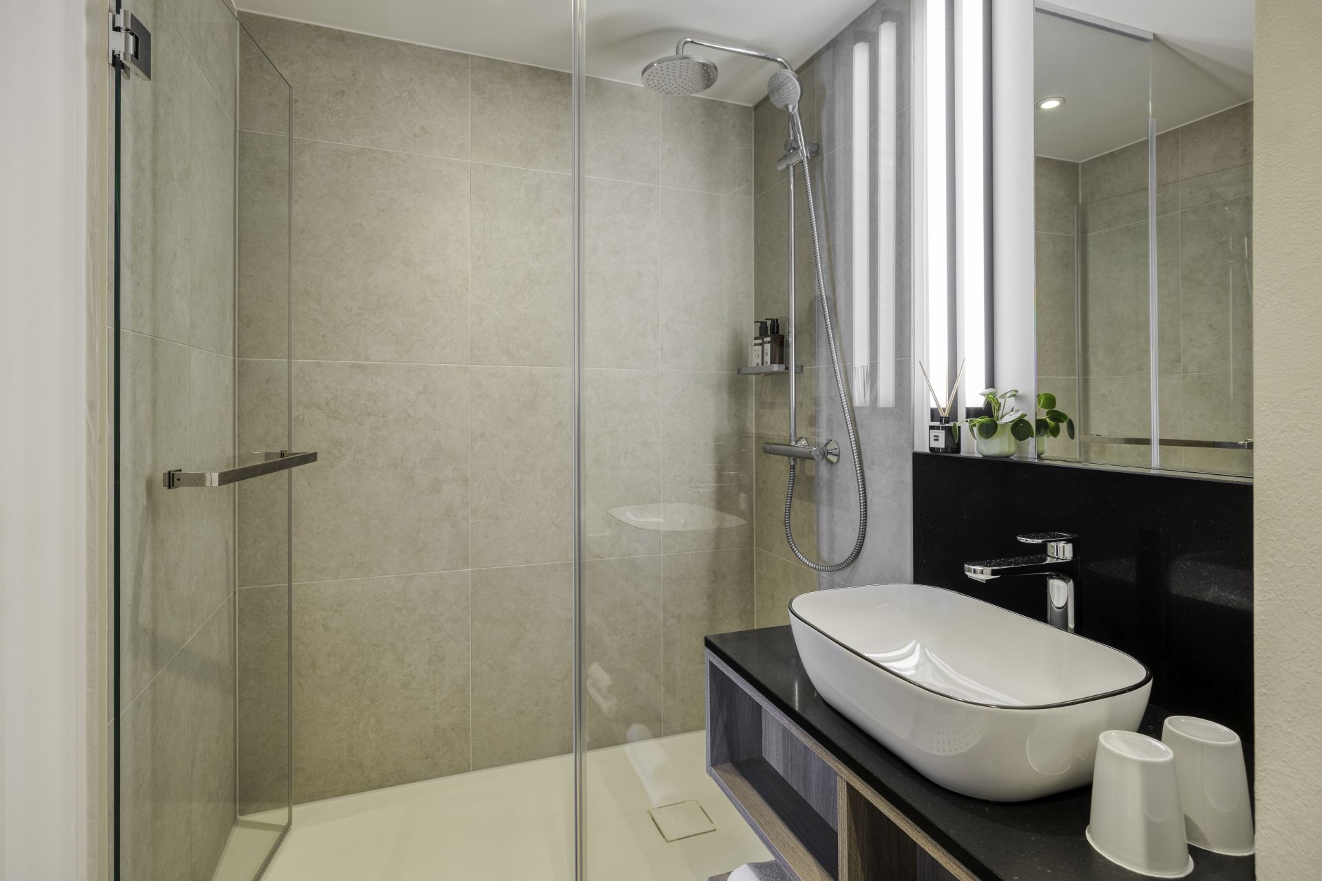 Hotel bathroom interior design Hotel Citadines Berlin Kurfürstendamm