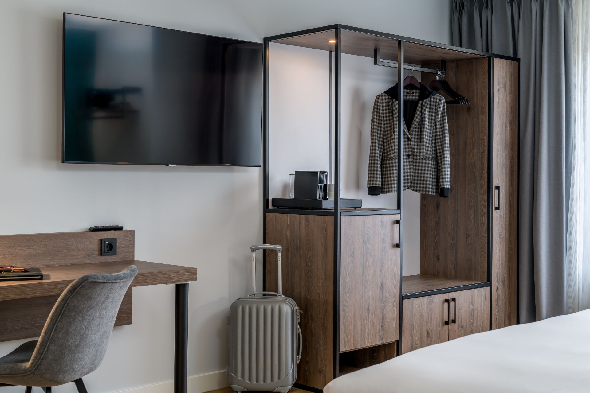 Custom-made furniture in the hotel Mercure Hannover